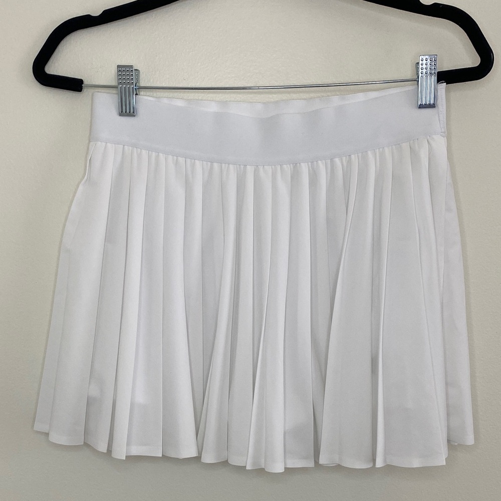 Aritzia Golden Movetech™ Tennis Pro Mini Skirt White Size Medium - Picture 3 of 9